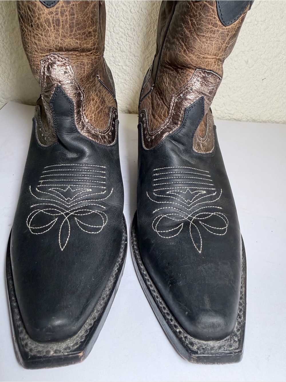 Women's Black and Brown Western Cowgirl Boots - Picture 3 of 11